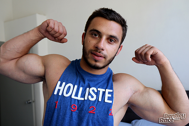 Australian Muscle - Meet my straight mate James Nowak Image