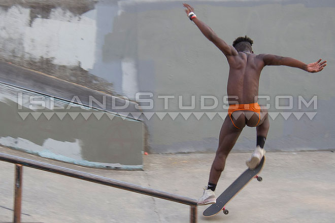 Uncut Tyreke Skates Nude! Image